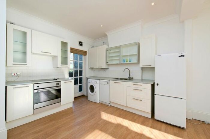 2 Bedroom Flat To Rent In Claxton Grove, Hammersmith, London, W6
