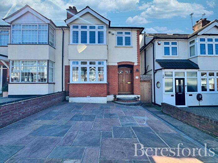4 Bedroom Semi-Detached House For Sale In Osborne Road, Hornchurch, RM11