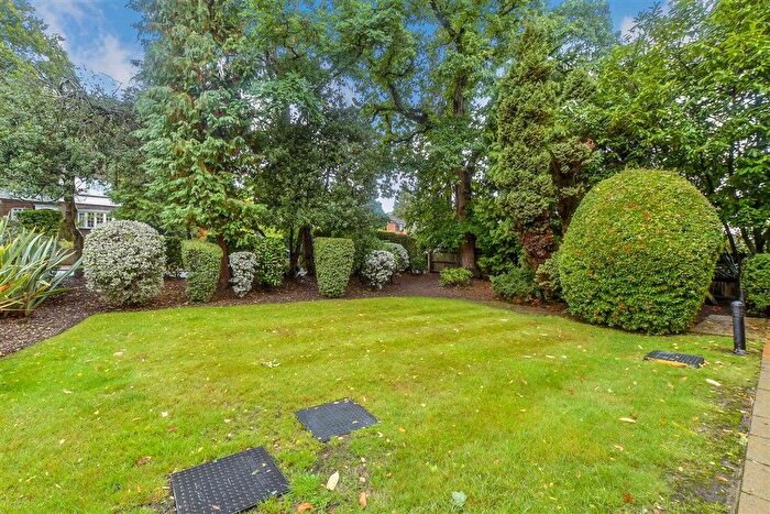2 Bedroom Flat For Sale In Fitzroy Place, Reigate, Surrey, RH2