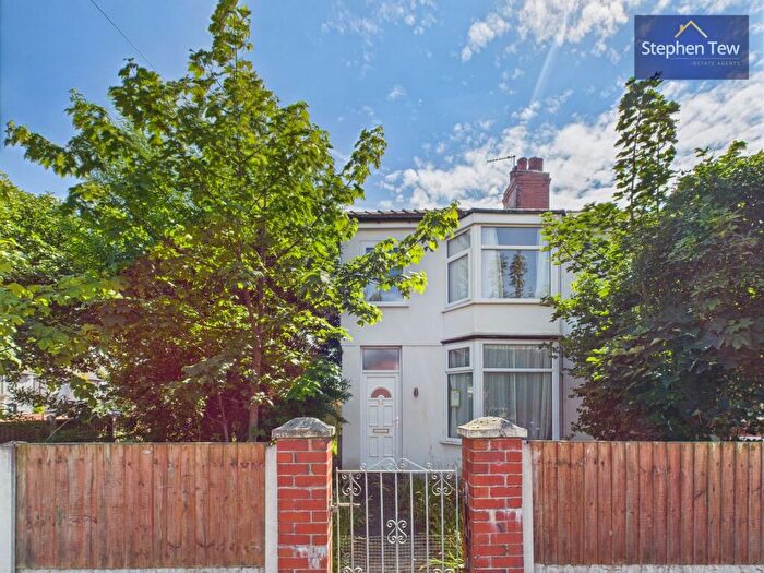 3 Bedroom Semi-Detached House For Sale In Lynton Avenue, Blackpool, FY4