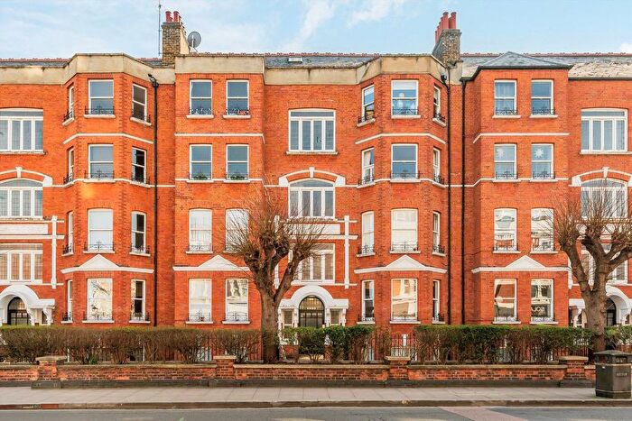 2 Bedroom Flat For Sale In Fulham Road, London, SW6