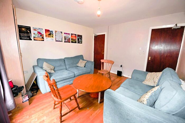 5 Bedroom House To Rent In Beamsley Mount, LS6