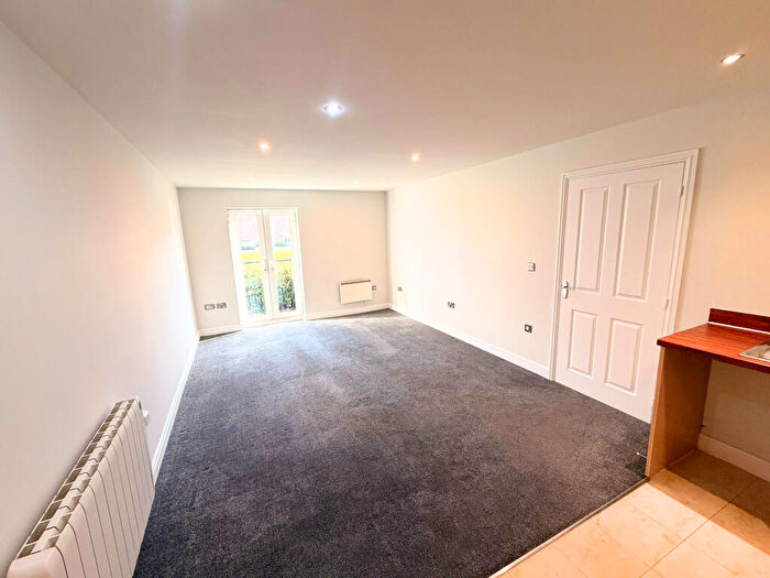 2 Bedroom Flat To Rent In Carlton Boulevard, Lincoln, LN2