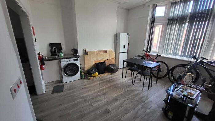 5 Bedroom House To Rent In Wilmslow Road, Manchester, M14