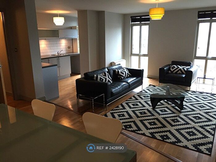 2 Bedroom Flat To Rent In Apartments, Bristol, BS1