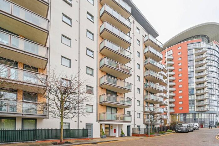 3 Bedroom Flat For Sale In Crews Street, Canary Wharf, London, E14