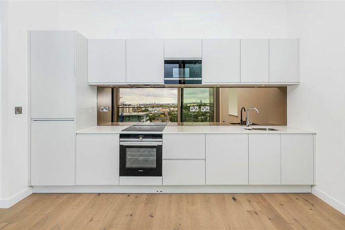 2 Bedroom Flat To Rent In Buckhold Road, London, SW18