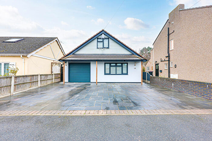4 Bedroom Detached House For Sale In Kimberley Road, Southend-on-sea, SS3