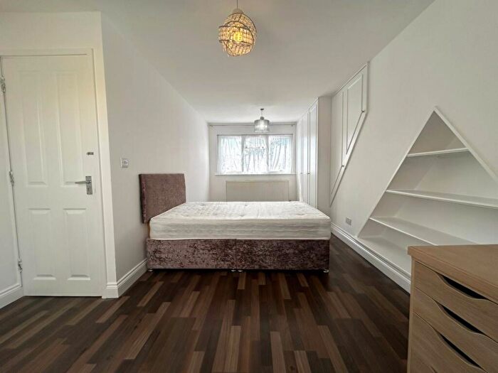 2 Bedroom Maisonette To Rent In Whitefriars Avenue, Harrow & Wealdstone, HA3