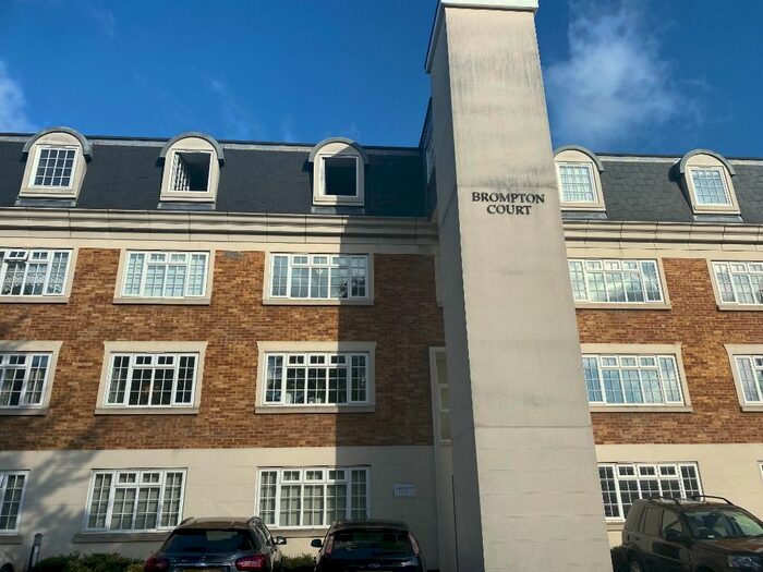 3 Bedroom Flat To Rent In Tweedy Road, Bromley, London, BR1
