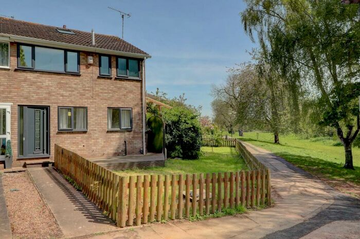 3 Bedroom End Of Terrace House To Rent In Carver Close, Coventry, CV2