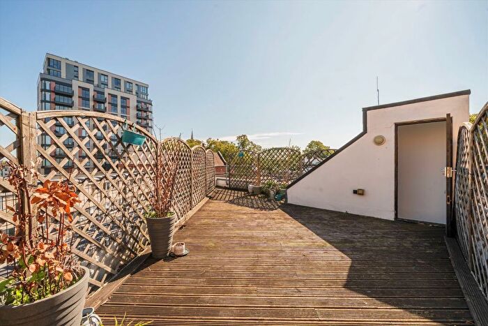 2 Bedroom Flat To Rent In Acton Lane, Chiswick, W4