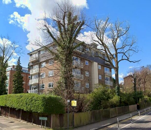2 Bedroom Flat To Rent In Park Hill Road Bromley, BR2