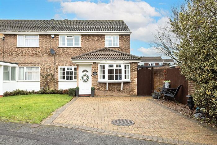 3 Bedroom Semi Detached House For Sale In Chesterton Avenue, Harpenden, AL5