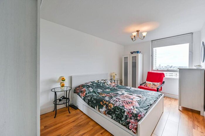1 Bedroom Flat To Rent In Osprey Heights, Battersea, London, SW11