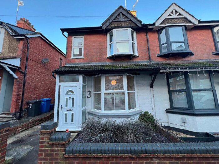 3 Bedroom Semi Detached House For Sale In Federation Avenue, Desborough, Kettering, NN14