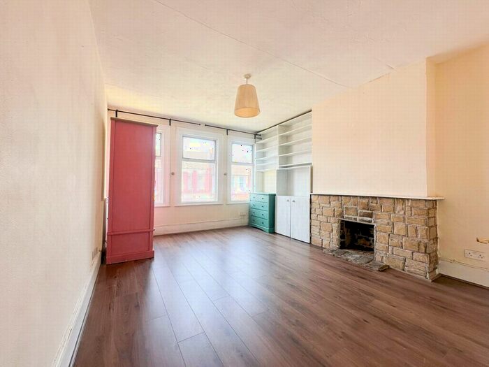 2 Bedroom Maisonette To Rent In Westbury Avenue, Turnpike Lane, N22