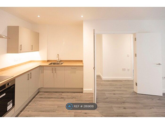 2 Bedroom Flat To Rent In The Headlands, Penryn, TR10