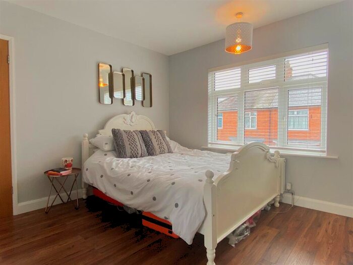 3 Bedroom Semi-Detached House For Sale In Wellington Street, Syston., LE7