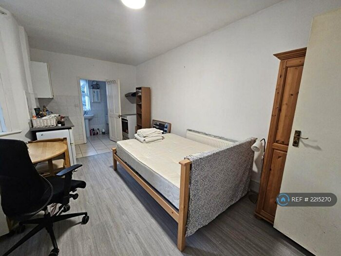 Studio To Rent In Trehurst Street, London, E5