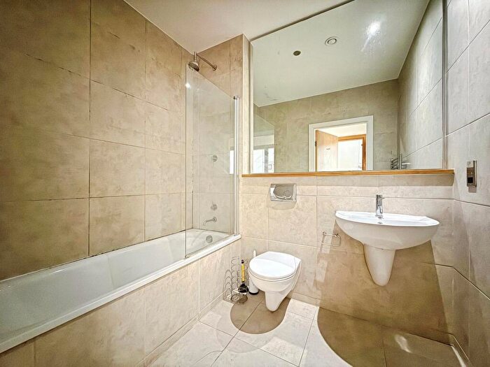 1 Bedroom Flat To Rent In Roberts Wharf, Neptune Street, Leeds, West Yorkshire, LS9