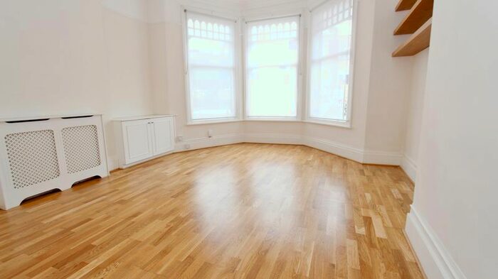 2 Bedroom Flat To Rent In Rosebery Gardens, London, N8