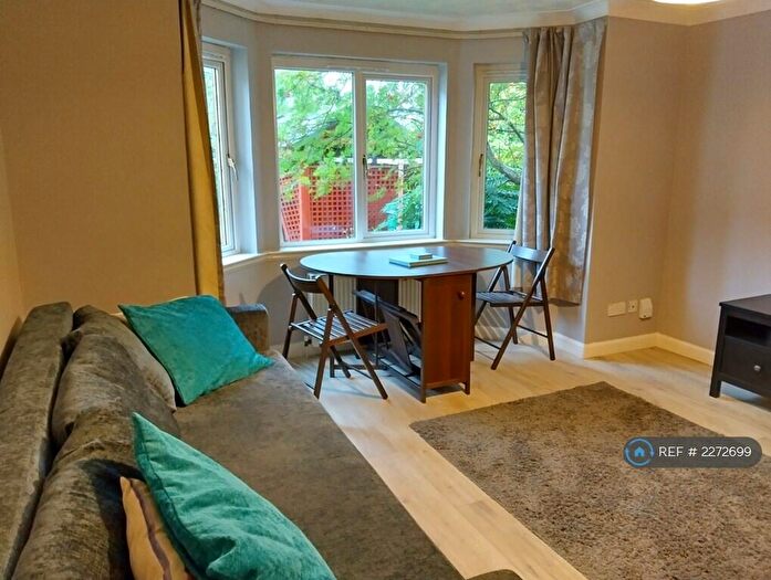 2 Bedroom Flat To Rent In Duff Road, Edinburgh, EH11