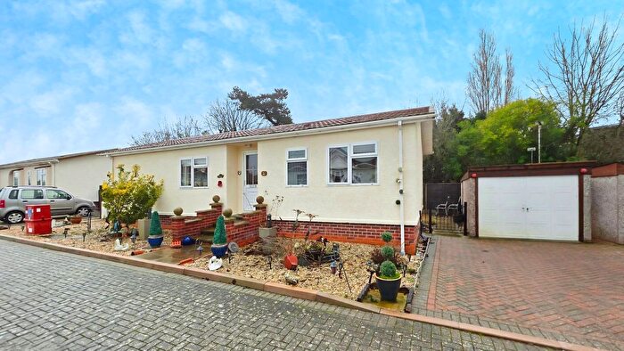 2 Bedroom Park Home For Sale In Priory Park, Ruskington, NG34