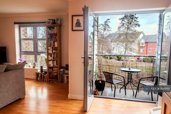 2 Bedroom Flat To Rent In Rotary Way, Colchester, CO3