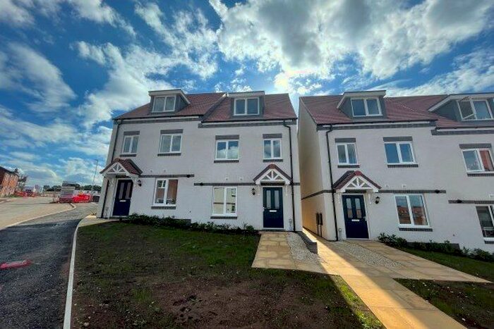 3 Bedroom Semi-Detached House To Rent In Insley Avenue, Lichfield, WS14