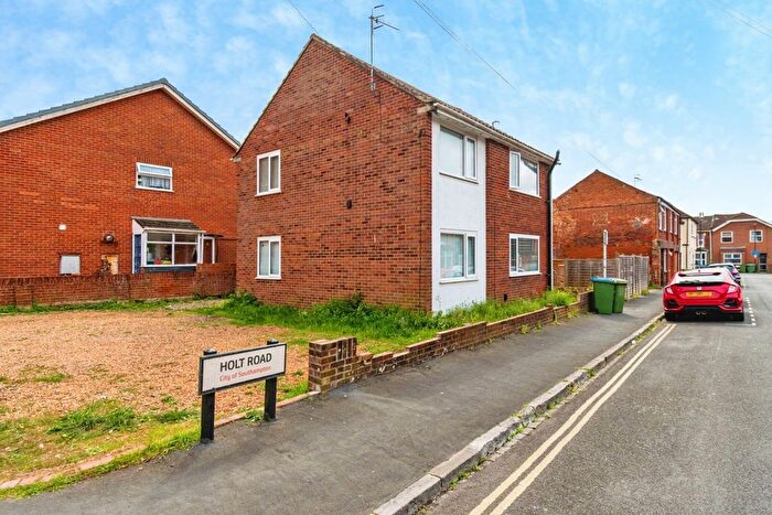 3 Bedroom Flat For Sale In Holt Road, Southampton, Hampshire, SO15