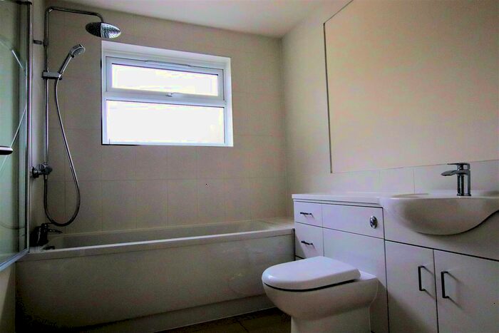 2 Bedroom Flat To Rent In Park Lane, Tilehurst, Reading, RG31