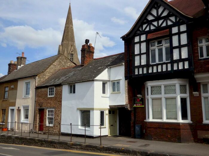 2 Bedroom Terraced House To Rent In Cricklade Street, Old Town, Swindon, SN1