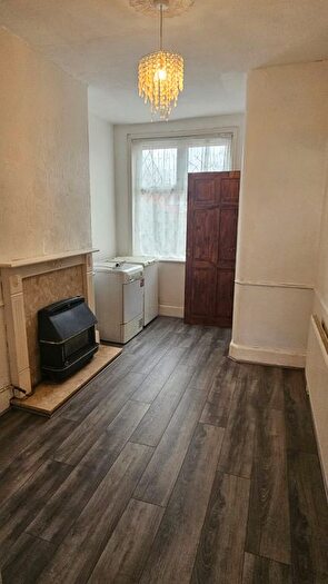 3 Bedroom Semi-Detached House To Rent In Finnemore Road, Birmingham, B9