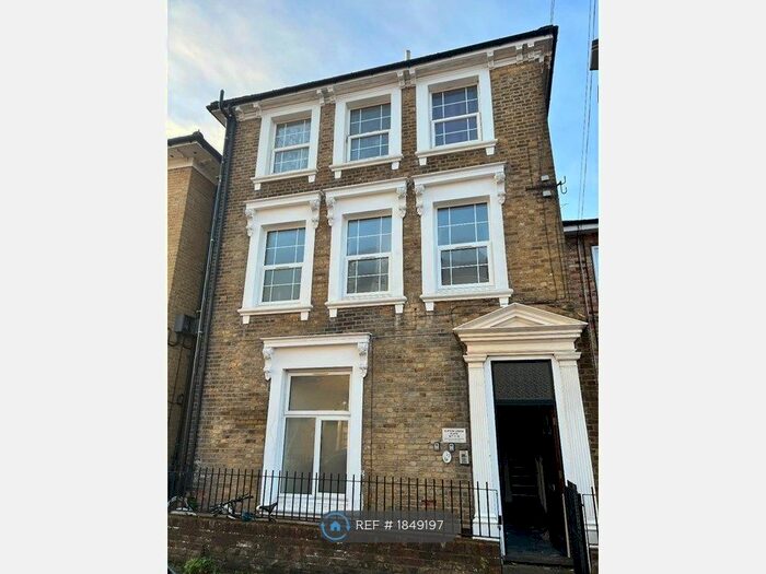 1 Bedroom Flat To Rent In Clifton Lodge, Slough, SL1