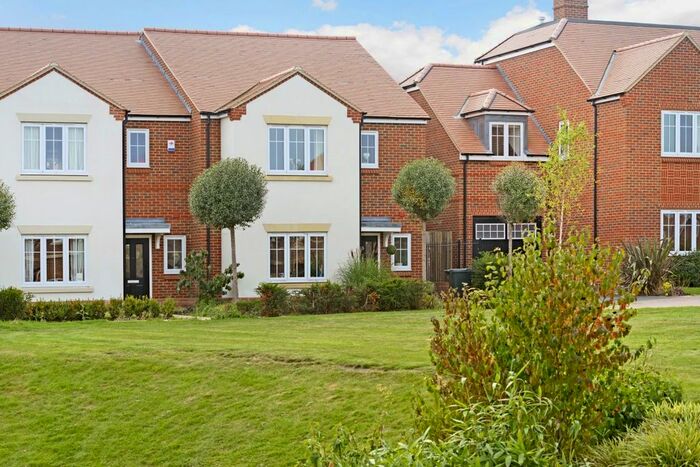 3 Bedroom Semi-Detached House To Rent In Kings Park, St.Albans AL3