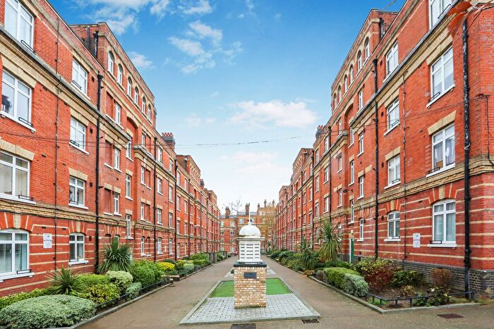 1 Bedroom Flat For Sale In Rosendale Road, Herne Hill, SE24