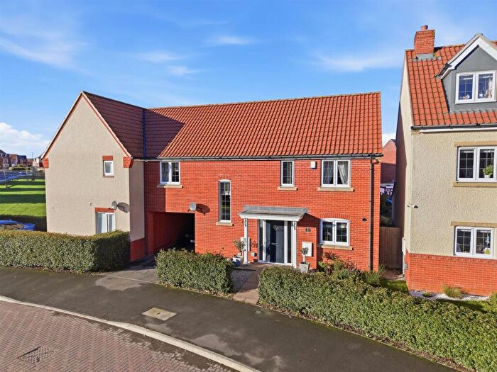 4 Bedroom Semi Detached House For Sale In Whinfell Road, Chesterfield, S41