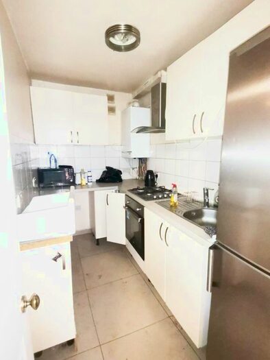 Studio To Rent In Marlow Gardens, Hayes, UB3