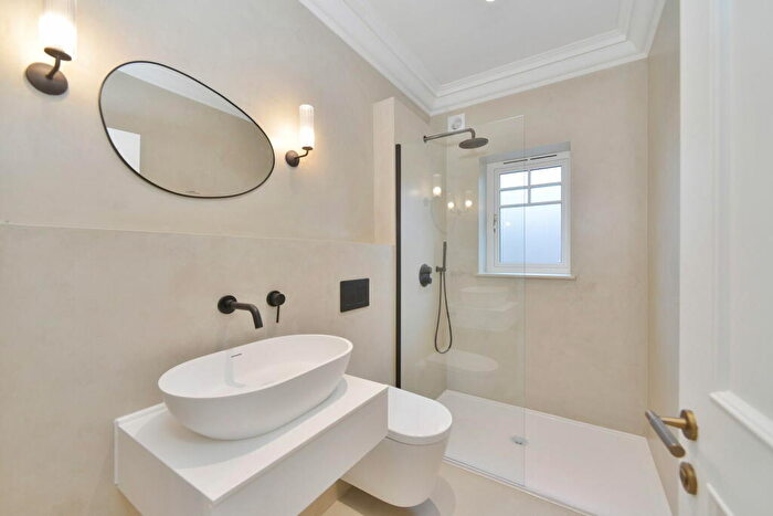 5 Bedroom Detached House For Sale In New Park Road, Cranleigh, GU6