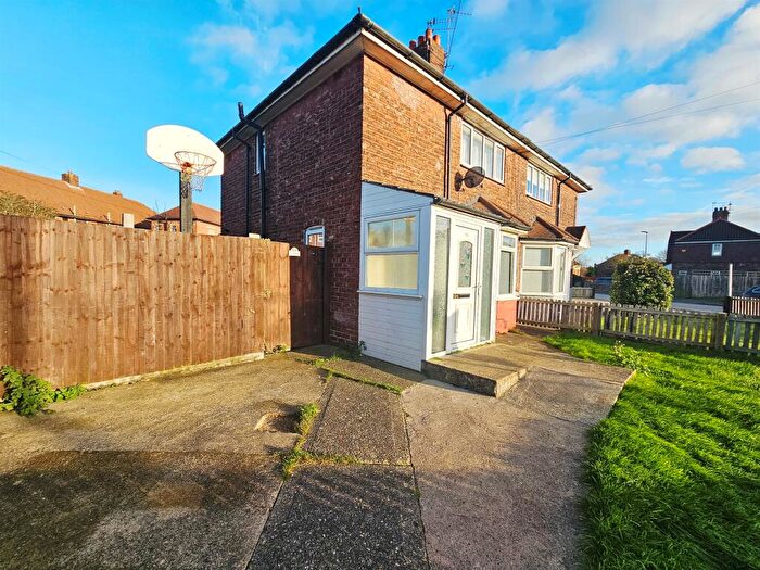 3 Bedroom Semi-Detached House For Sale In Th Avenue, Hull, HU6