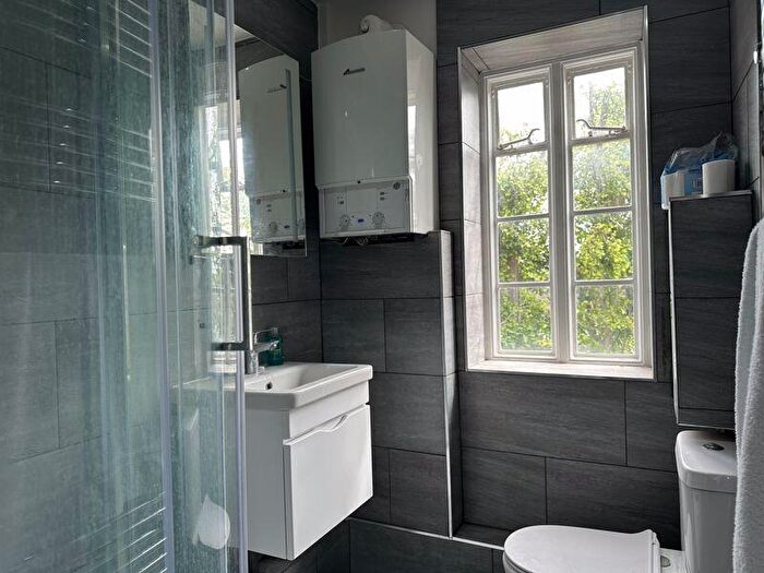 3 Bedroom Detached House For Sale In Dudley Court, Finchley Road, London, NW11