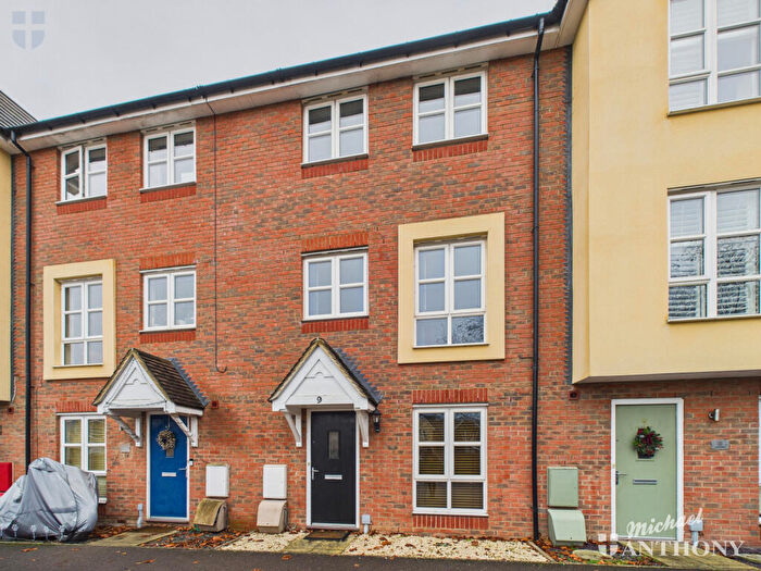 4 Bedroom Terraced House For Sale In Loosley Green, Aylesbury, Buckinghamshire, HP21