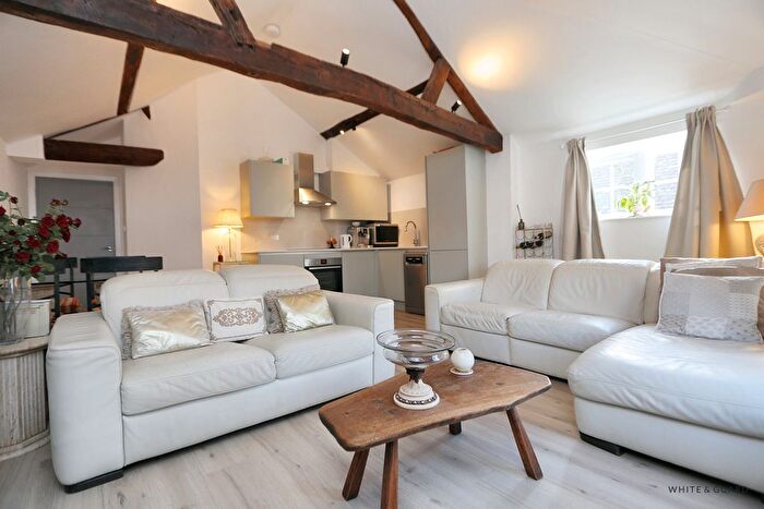 2 Bedroom Flat To Rent In Bishops Waltham, Southampton, SO32