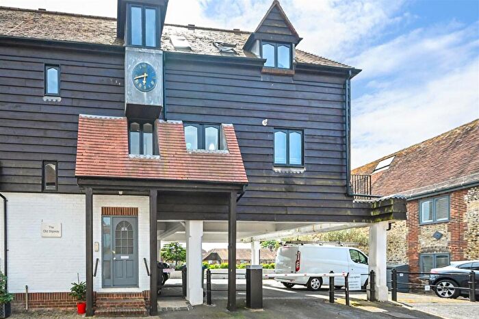 2 Bedroom Flat To Rent In River Road, Arundel, BN18