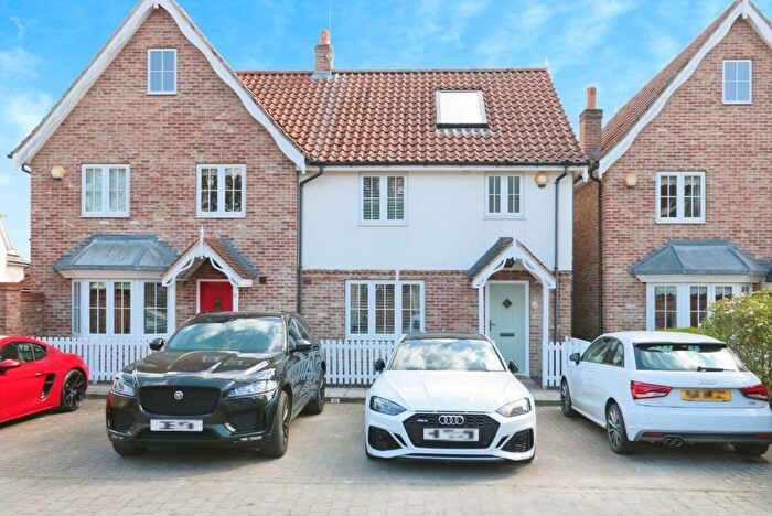 3 Bedroom Semi-Detached House To Rent In St Marys Walk, North Ferriby, HU14