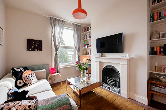2 Bedroom Flat For Sale In Lyndhurst Way, Peckham Rye, SE15
