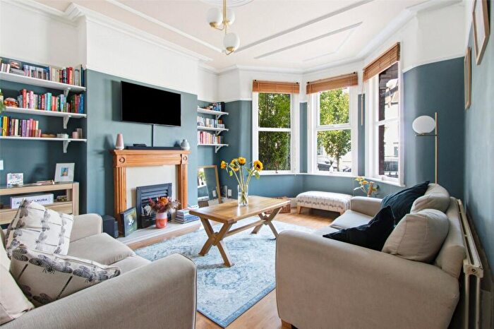 2 Bedroom Maisonette For Sale In Willingdon Road, London, N22