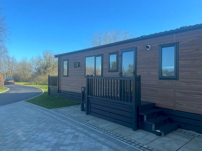 2 Bedroom Mobile Home For Sale In Ghants Lane, Hambleton, FY6