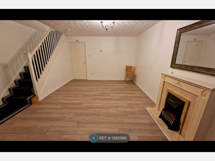 3 Bedroom Semi-Detached House To Rent In Waterside Close, Birmingham, B9